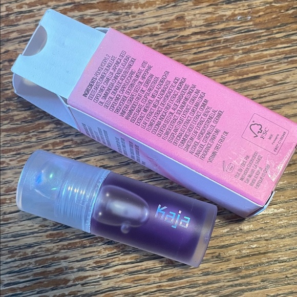 Kaja Juicy Glass Lip Oil - Vibrant Purple - Picture 5 of 6